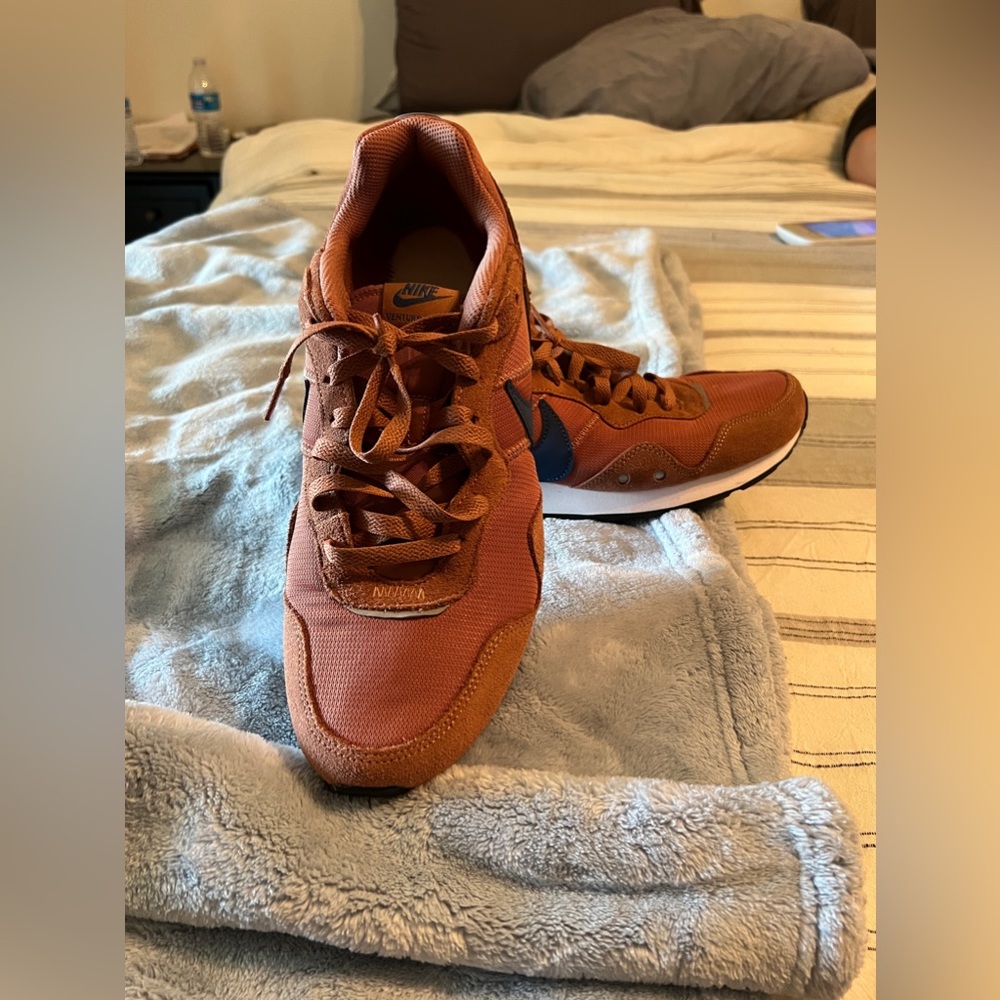 NIKE VENTURE